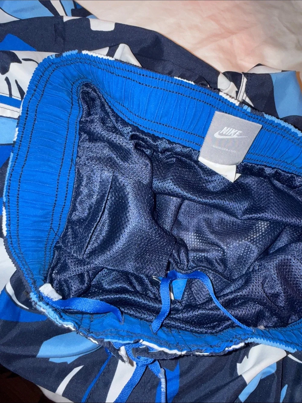 Nike Men’s Blue Floral Swim Shorts elastic waistband mesh lining XL trunks